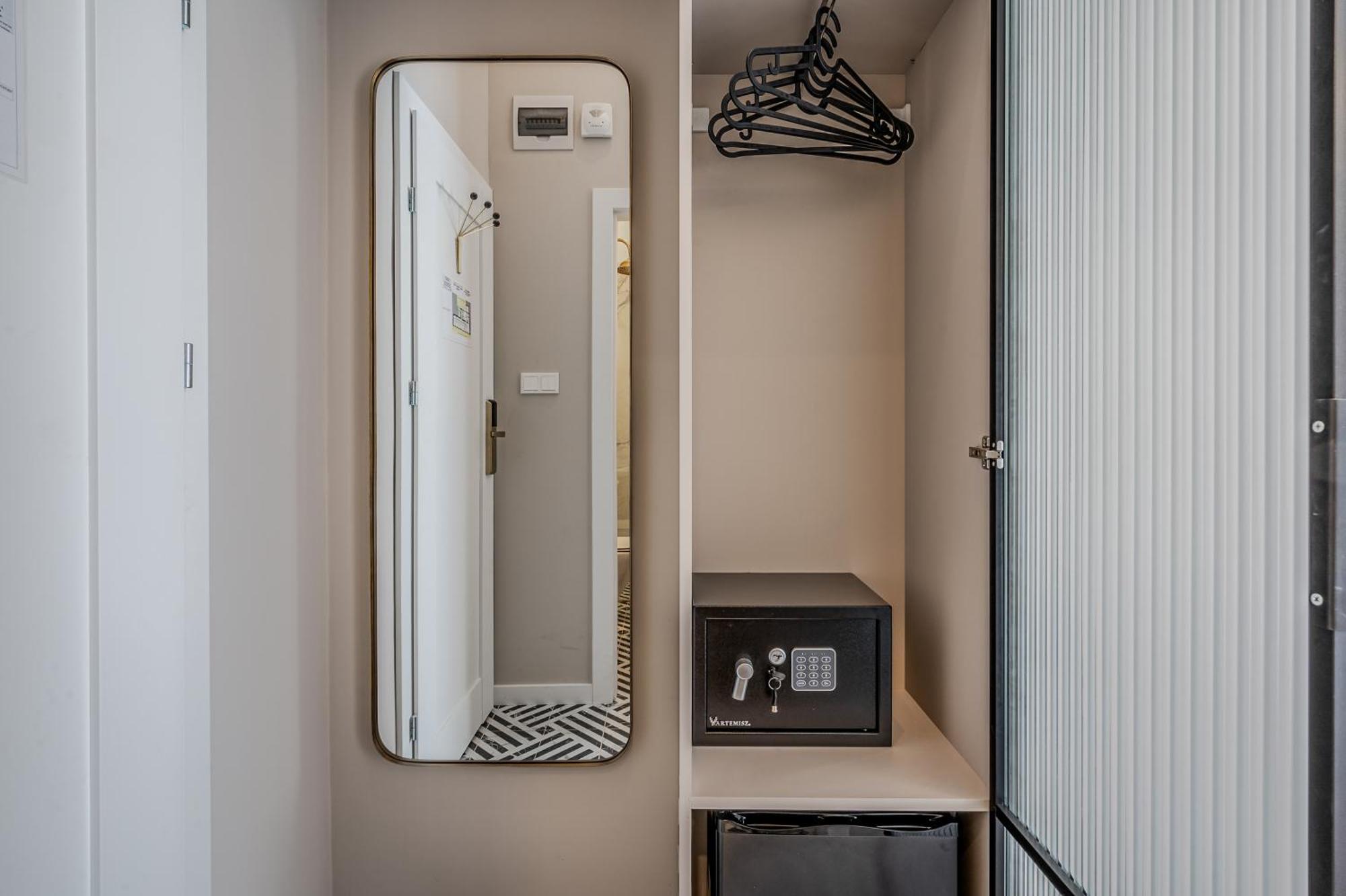Timeless Boutique Suites By Bqa Budapest Exterior foto